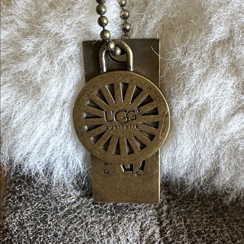 UGG sheep lined small purse. Leather and sheep skin outer. Brass. - Picture 5 of 7